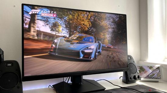 El monitor MSI Optix MAG274QRF-QD para juegos con Forza Horizon 4 en la pantalla