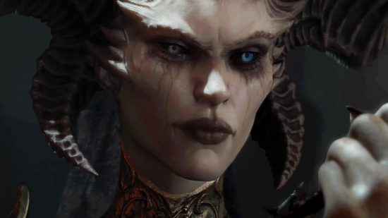 Diablo 4 consigue su primer jugador de nivel 100 - Lilith, Madre del Santuario, sostiene una llave en sus puños.