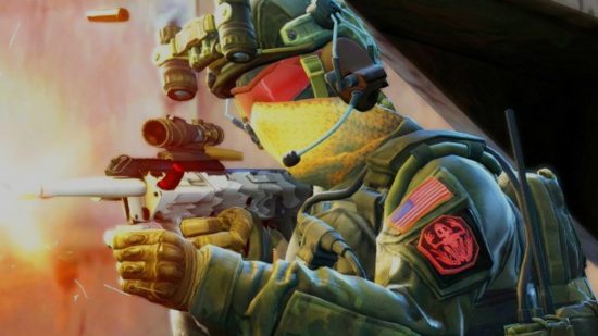Counter-Strike 2 tramposos prohibidos: un soldado con equipo táctico dispara un rifle de asalto en el juego FPS de Valve CSGO