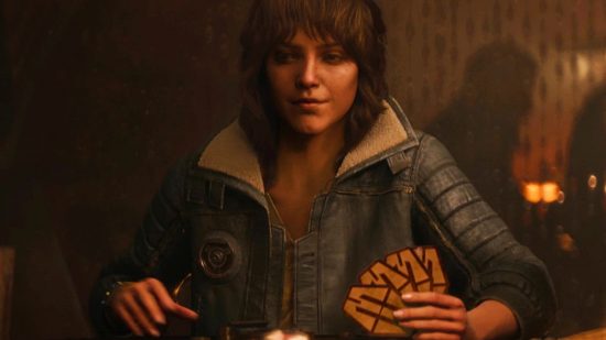 Star Wars Outlaws - una mujer con una chaqueta se sienta en una mesa, jugando a las cartas.